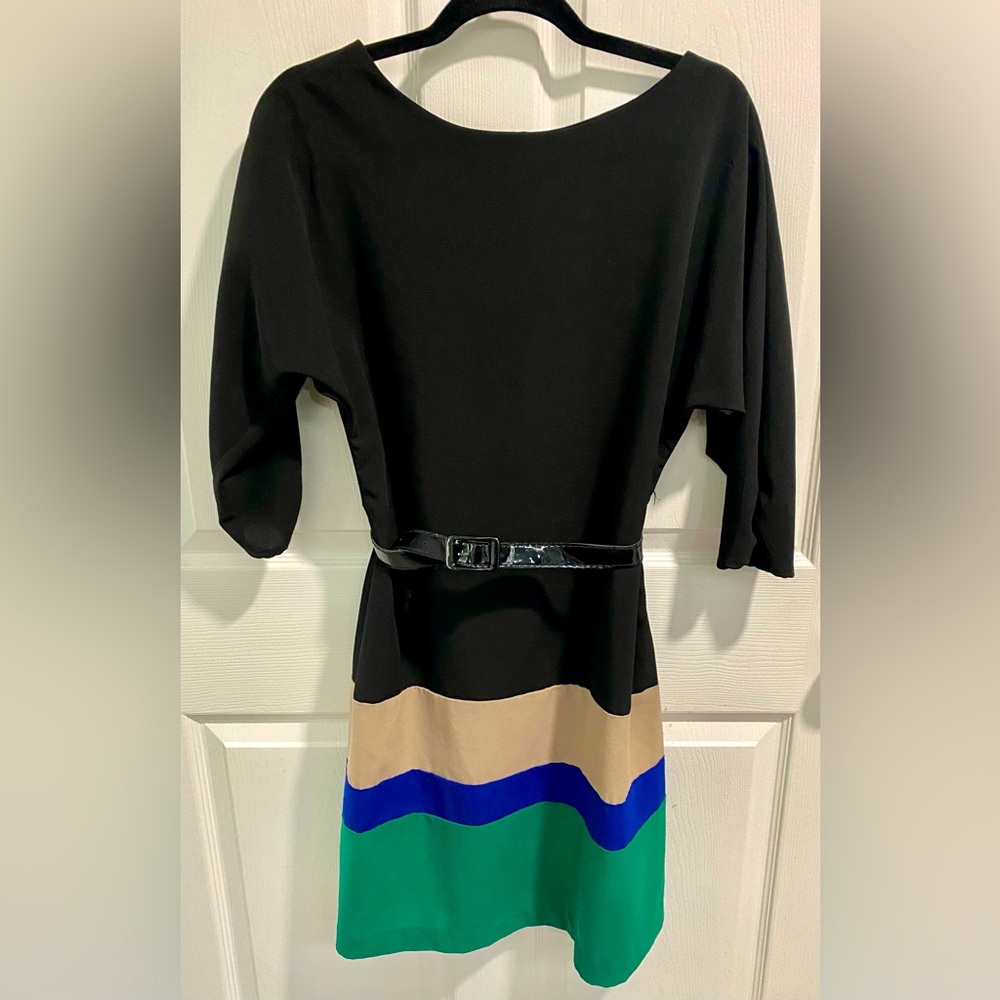 Shelby & Palmer 3/4 Dolman sleeve, Color Block Hem, Belted Shift Dress. Size 6.
